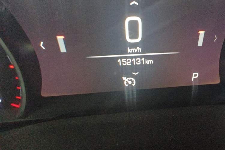 Used Cadillac XT5 2018 25T Luxury Model Odometer Close Up