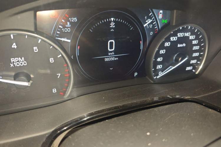 Used Cadillac XT5 2018 25T Luxury Model Odometer Close Up