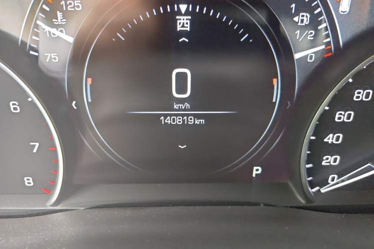 Used Cadillac XT5 2018 25T Luxury Model Odometer Close Up