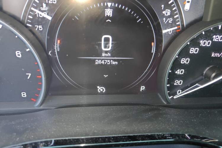 Used Cadillac XT5 2018 28T Four-Wheel Drive Luxury Model Odometer Close Up