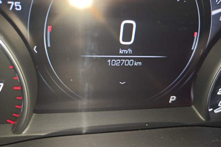 Used Cadillac XT5 2018 28T Four-Wheel Drive Luxury Model Odometer Close Up