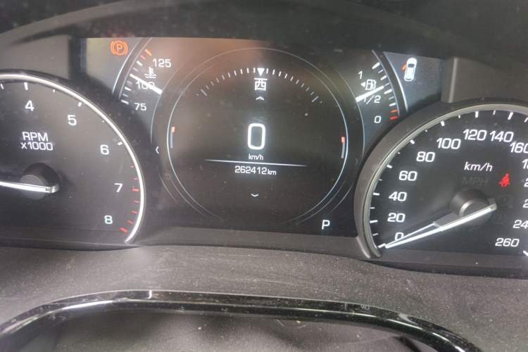 Used Cadillac XT5 2018 25T Luxury Model Odometer Close Up