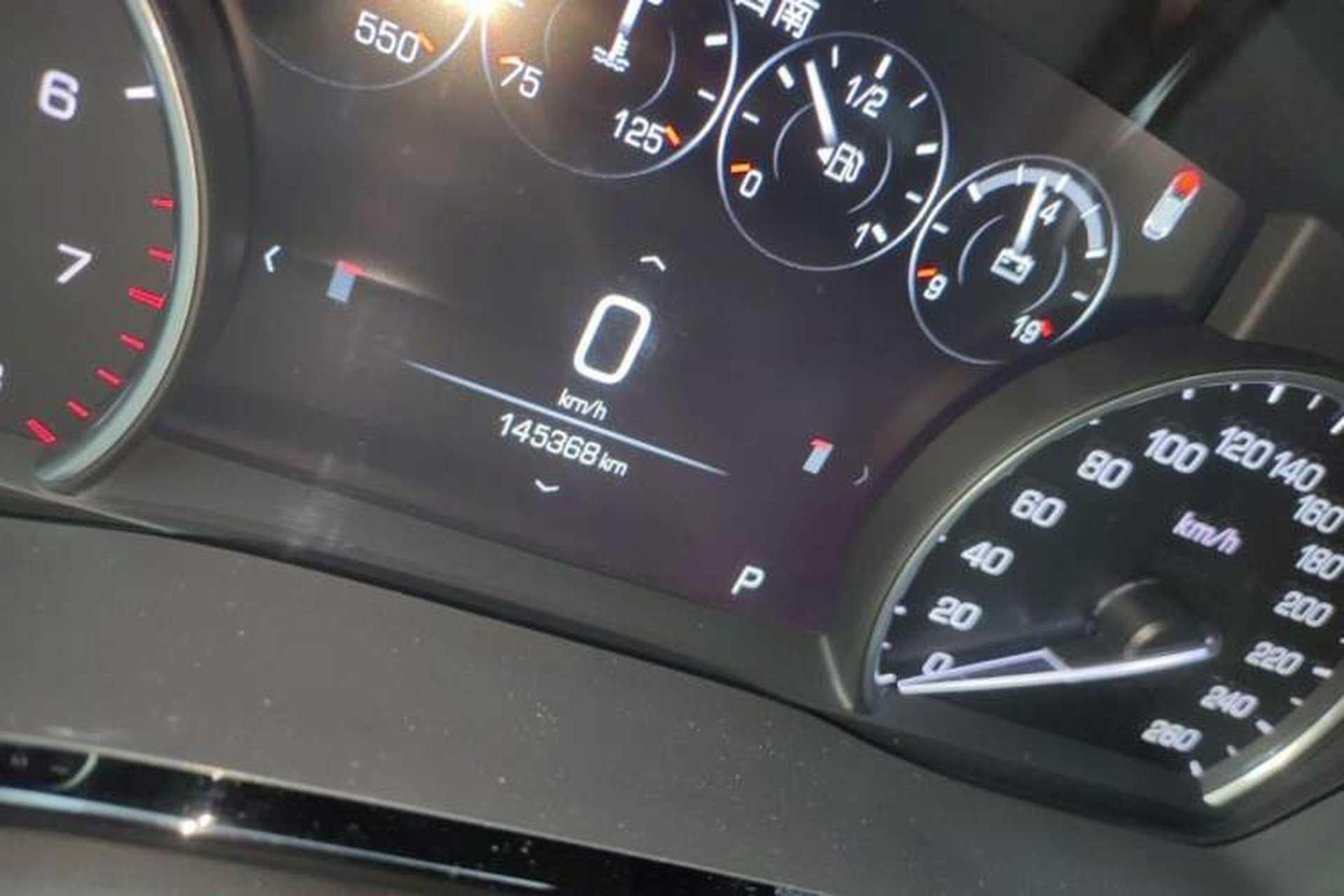 Used Cadillac XT5 2018 25T Luxury Model Odometer Close Up