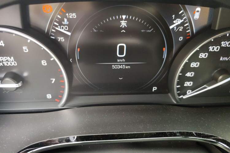 Used Cadillac XT5 2018 25T Luxury Model Odometer Close Up