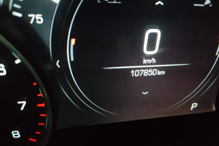 Used Cadillac XT5 2018 25T Luxury Model Odometer Close Up