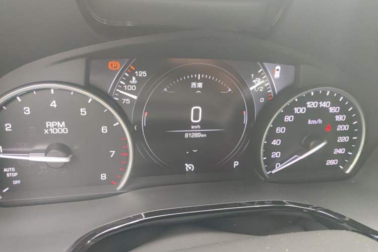 Used Cadillac XT5 2018 25T Luxury Model Odometer Close Up
