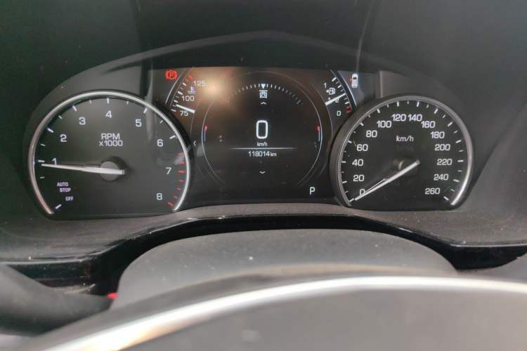 Used Cadillac XT5 2018 25T Luxury Model Odometer Close Up