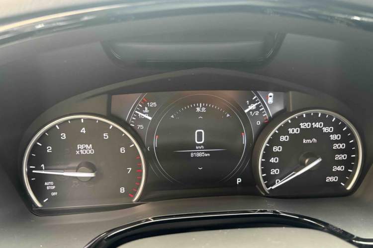Used Cadillac XT5 2018 25T Luxury Model Odometer Close Up