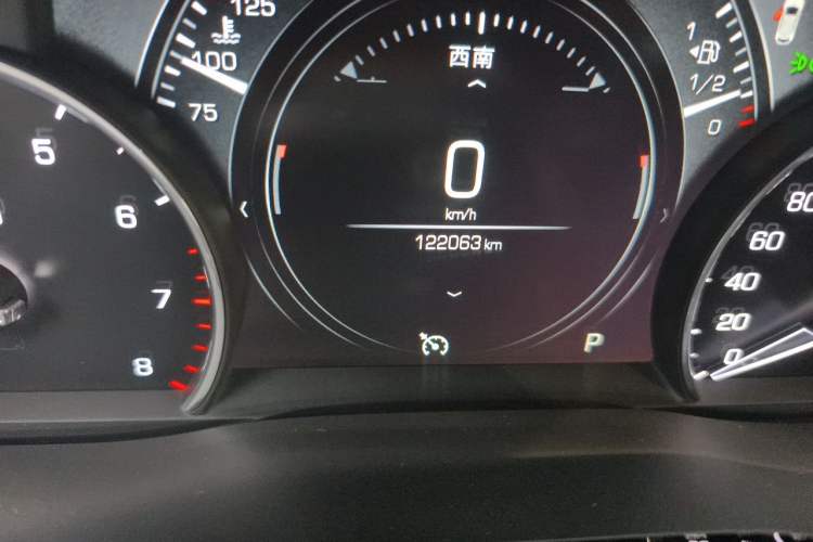 Used Cadillac XT5 2018 25T Luxury Model Odometer Close Up