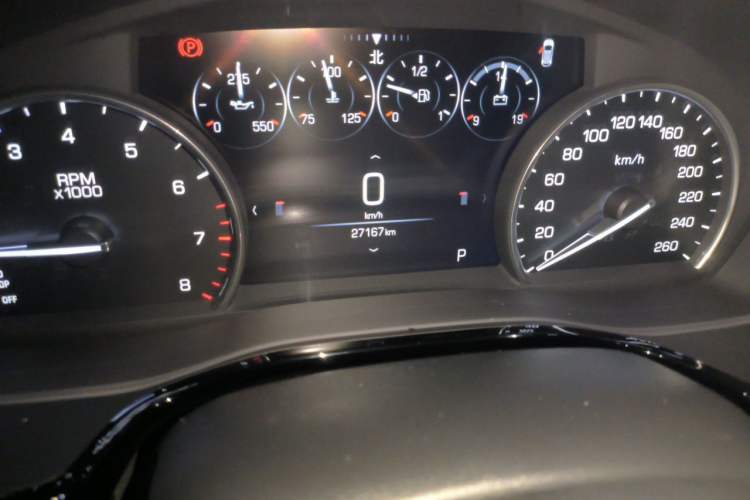 Used Cadillac XT5 2018 25T Luxury Model Odometer Close Up