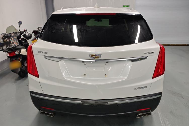Used Cadillac XT5 2018 25T Luxury Model Rear