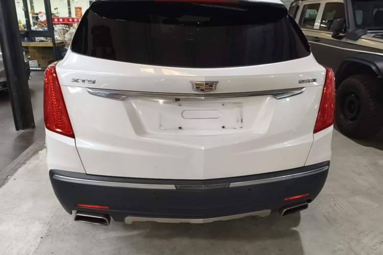 Used Cadillac XT5 2018 25T Luxury Model Rear