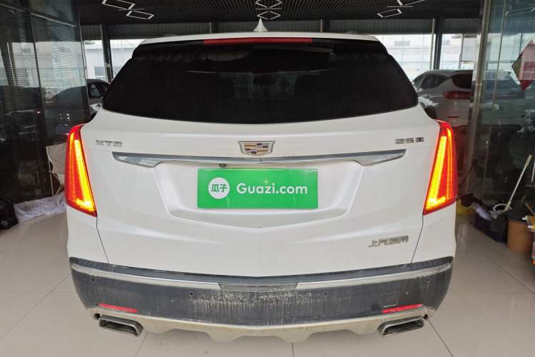 Used Cadillac XT5 2018 25T Luxury Model Rear