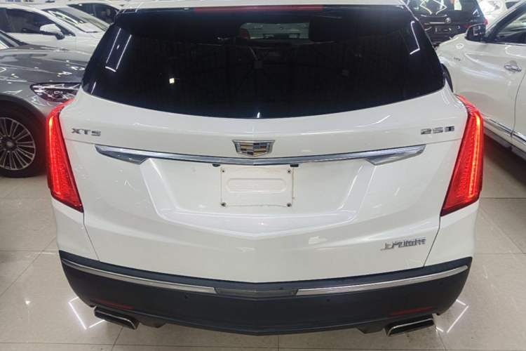 Used Cadillac XT5 2018 25T Luxury Model Rear