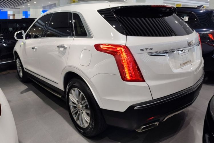 Used Cadillac XT5 2018 25T Luxury Model Rear Left 45 Deg