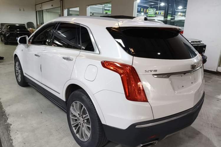 Used Cadillac XT5 2018 25T Luxury Model Rear Left 45 Deg