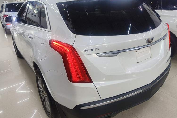 Used Cadillac XT5 2018 25T Luxury Model Rear Left 45 Deg