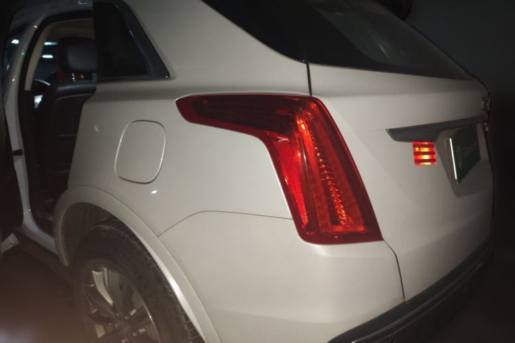 Used Cadillac XT5 2018 25T Luxury Model Rear Left 45 Deg