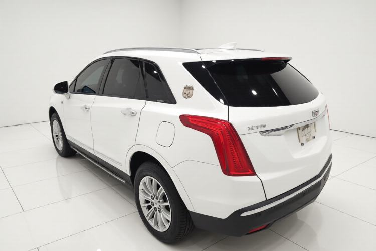 Used Cadillac XT5 2018 25T Luxury Model Rear Left 45 Deg