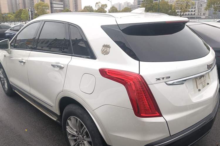 Used Cadillac XT5 2018 25T Luxury Model Rear Left 45 Deg