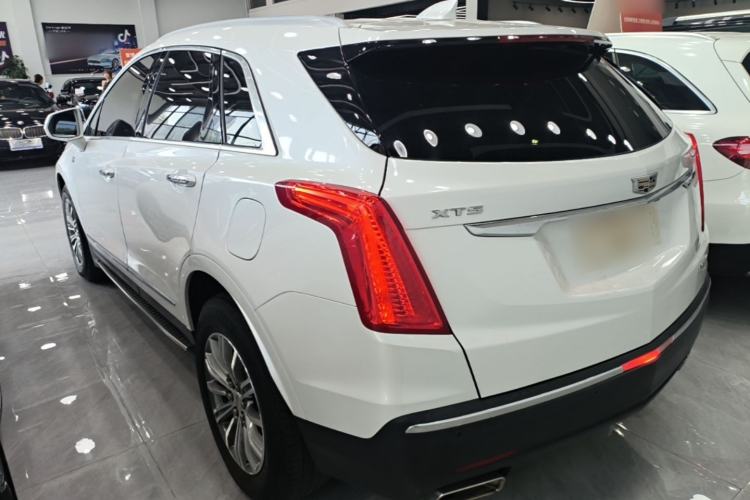 Used Cadillac XT5 2018 25T Luxury Model Rear Left 45 Deg