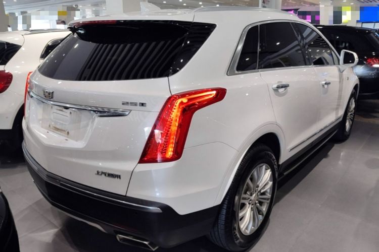 Used Cadillac XT5 2018 25T Luxury Model Rear Right 45 Deg