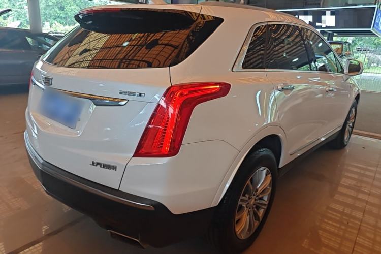 Used Cadillac XT5 2018 25T Luxury Model Rear Right 45 Deg