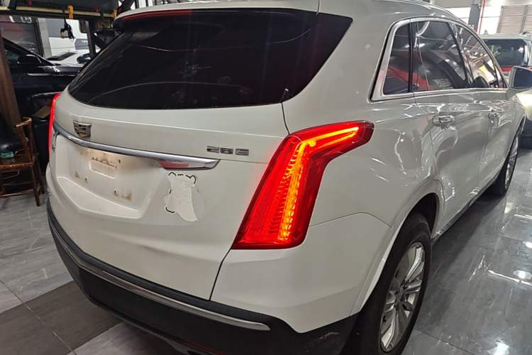 Used Cadillac XT5 2018 28E Four-Wheel Drive Tech Version Rear Right 45 Deg