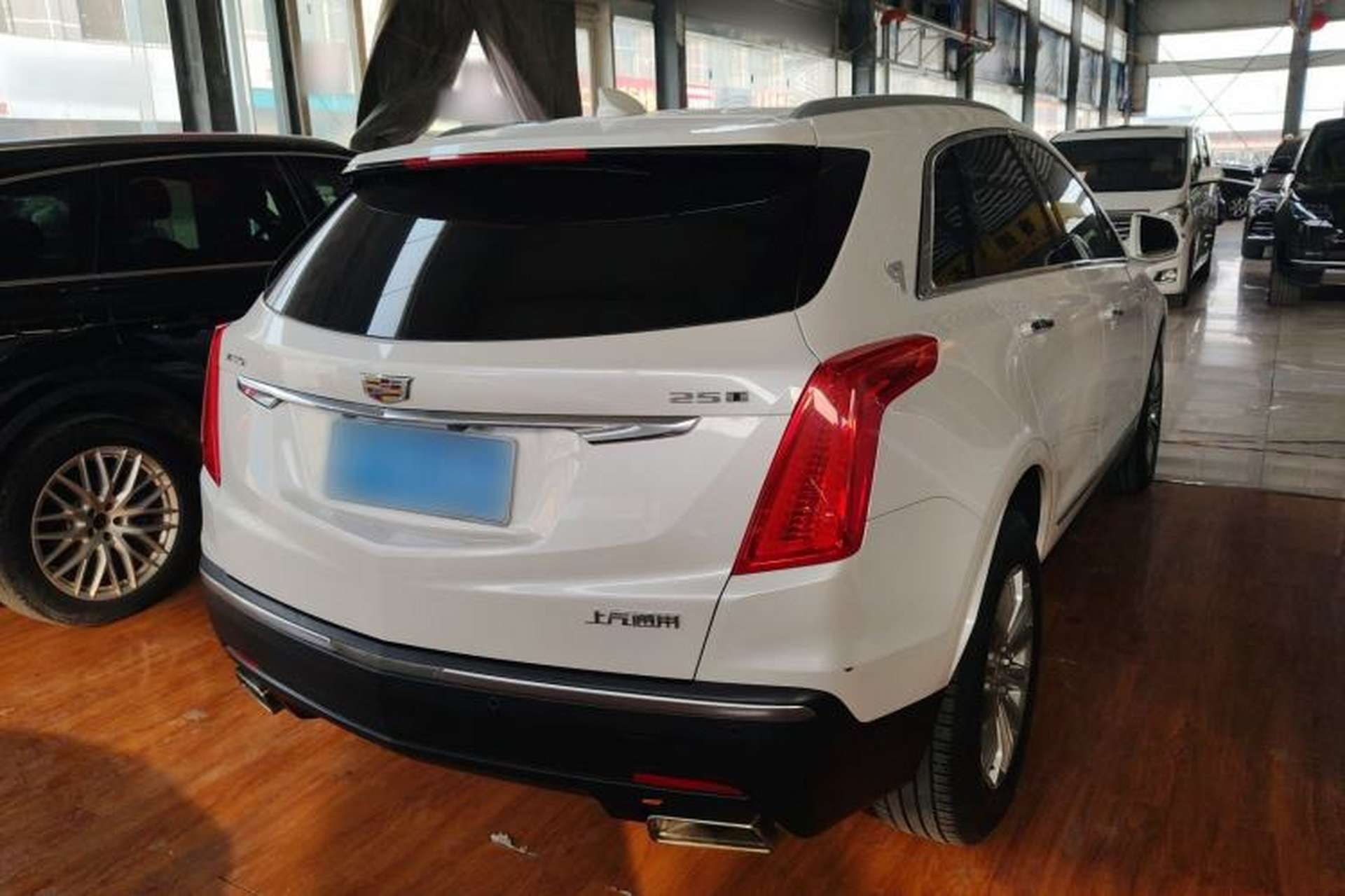 Used Cadillac XT5 2018 25T Luxury Model Rear Right 45 Deg