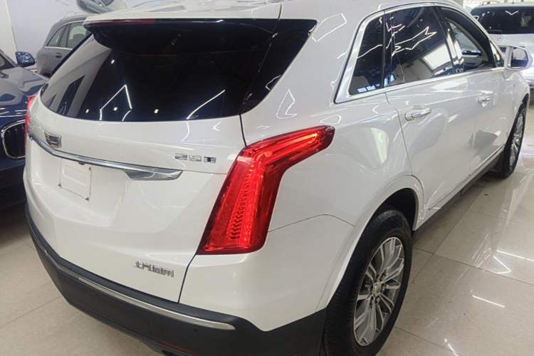 Used Cadillac XT5 2018 25T Luxury Model Rear Right 45 Deg