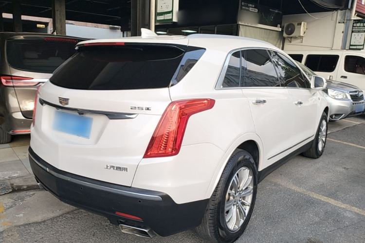 Used Cadillac XT5 2018 25T Luxury Model Rear Right 45 Deg