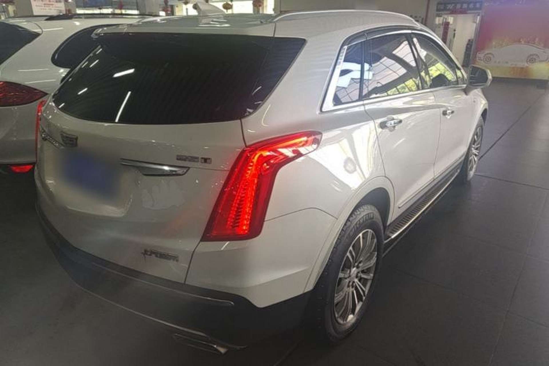 Used Cadillac XT5 2018 25T Luxury Model Rear Right 45 Deg