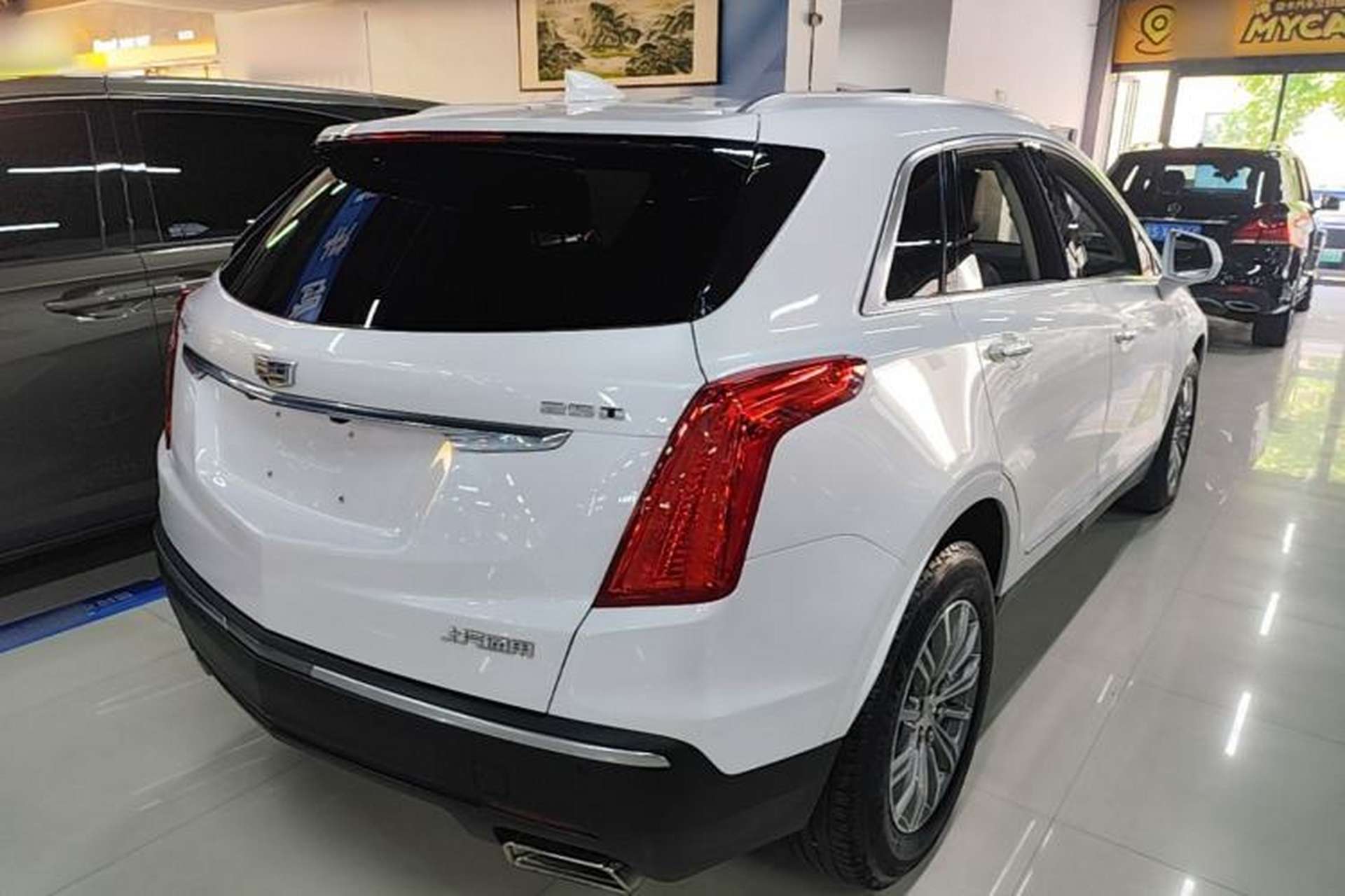 Used Cadillac XT5 2018 25T Luxury Model Rear Right 45 Deg