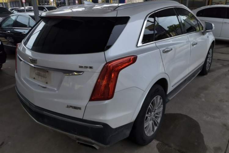 Used Cadillac XT5 2018 25T Luxury Model Rear Right 45 Deg