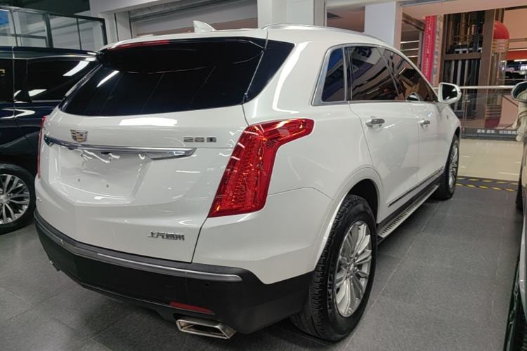 Used Cadillac XT5 2018 28T Four-Wheel Drive Luxury Model Rear Right 45 Deg