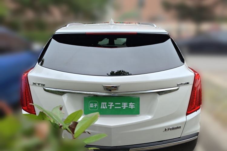 Used Cadillac XT5 2018 25T Luxury Model Rear