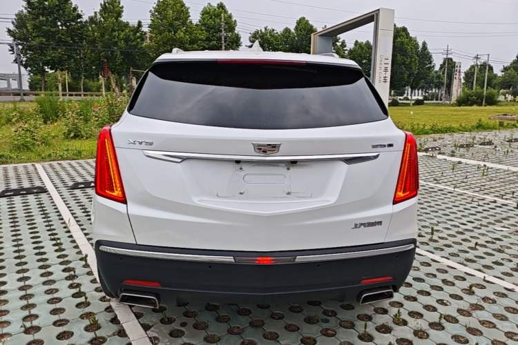 Used Cadillac XT5 2018 25T Luxury Model Rear