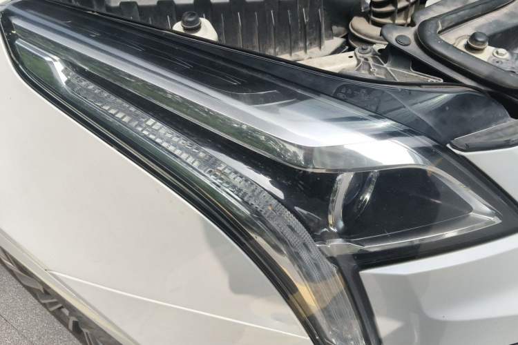 Used Cadillac XT5 2018 25T Luxury Model Right Front Headlight