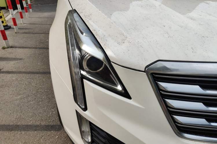 Used Cadillac XT5 2018 25T Luxury Model Right Front Headlight