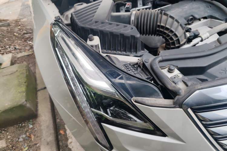 Used Cadillac XT5 2018 28T Four-Wheel Drive Luxury Model Right Front Headlight