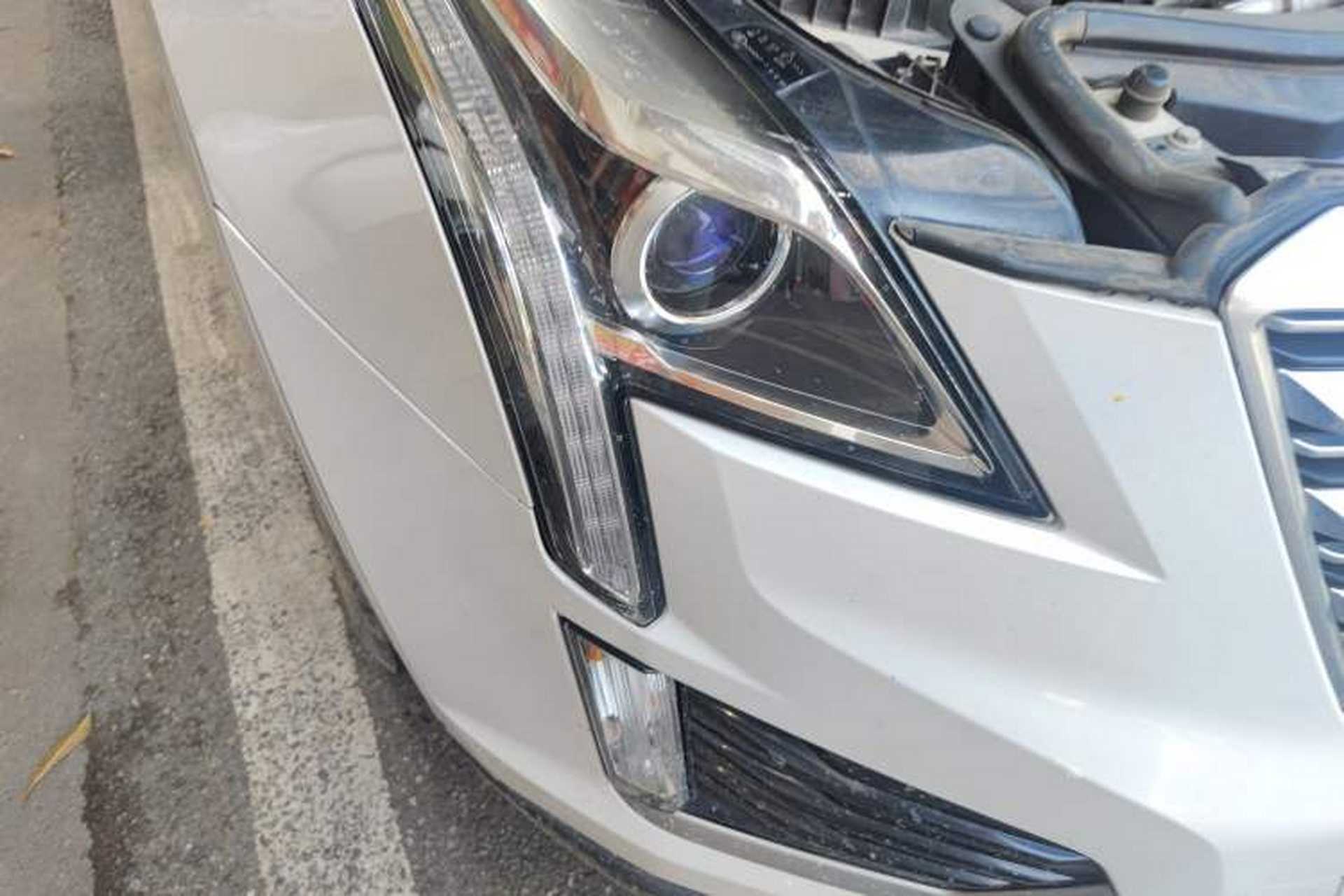 Used Cadillac XT5 2018 25T Tech Model Right Front Headlight