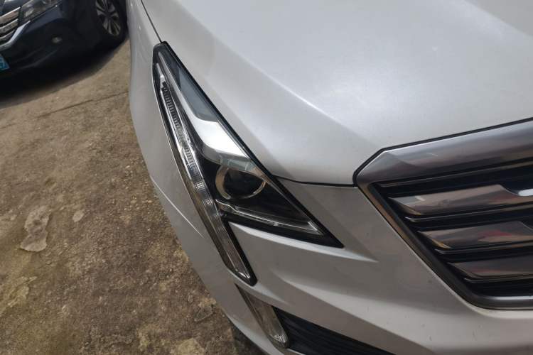 Used Cadillac XT5 2018 25T Tech Model Right Front Headlight