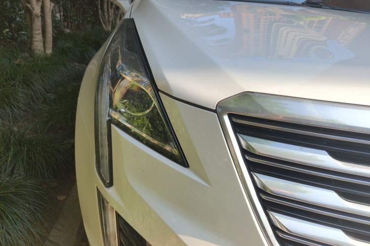 Used Cadillac XT5 2018 25T Luxury Model Right Front Headlight