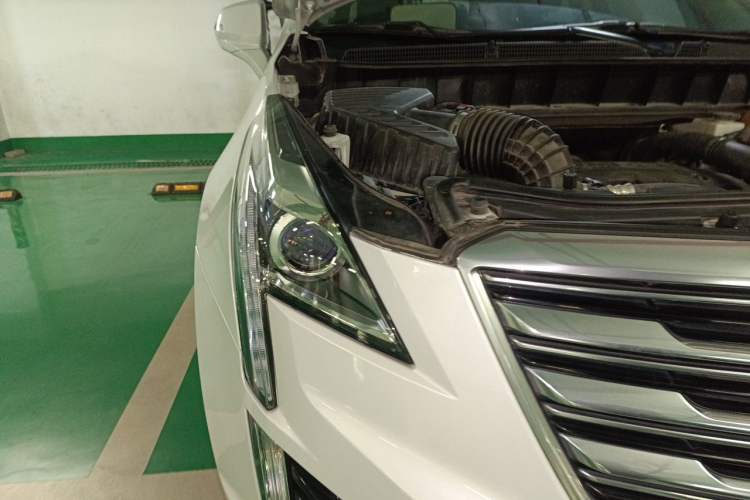 Used Cadillac XT5 2018 25T Luxury Model Right Front Headlight