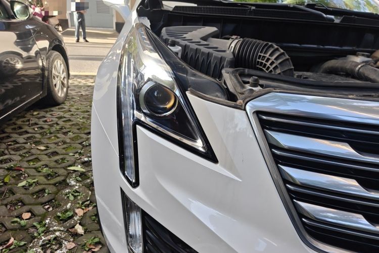 Used Cadillac XT5 2018 25T Luxury Model Right Front Headlight