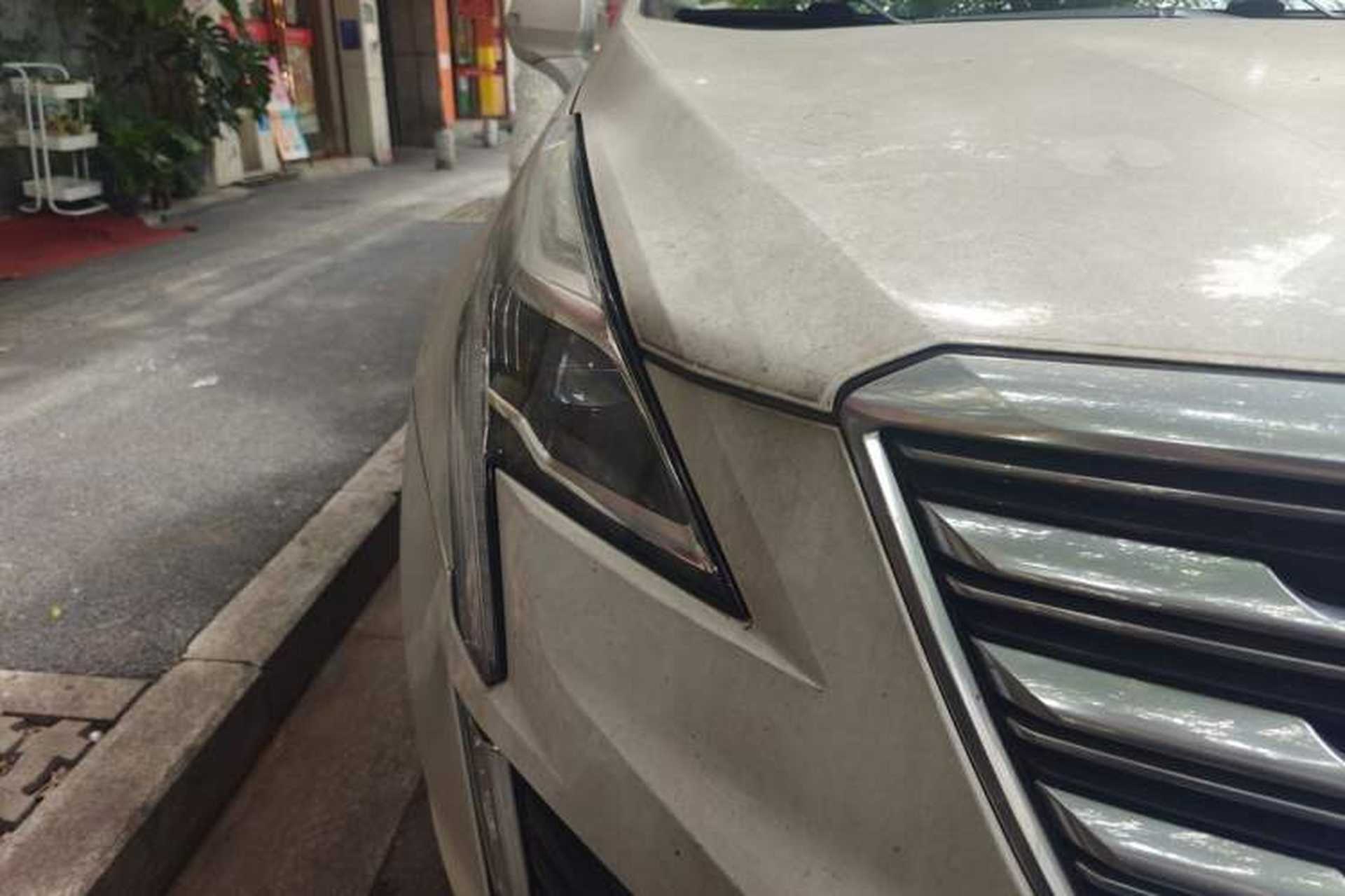 Used Cadillac XT5 2018 28T Four-Wheel Drive Luxury Model Right Front Headlight