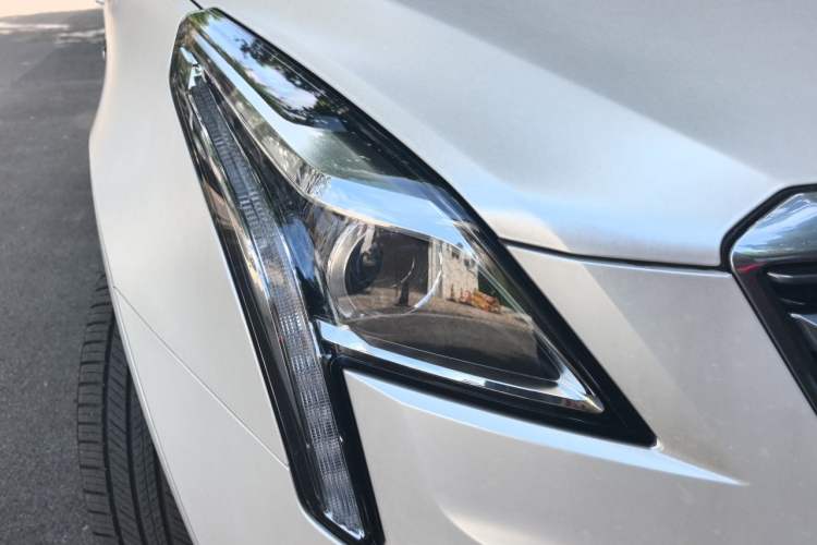 Used Cadillac XT5 2018 25T Luxury Model Right Front Headlight