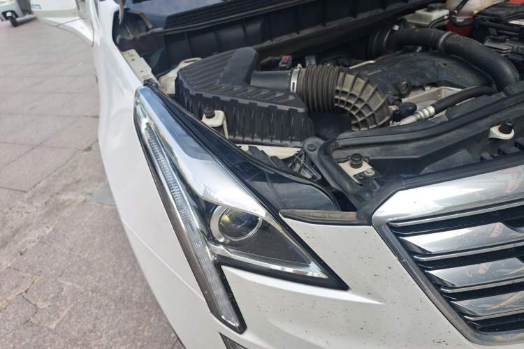 Used Cadillac XT5 2018 25T Luxury Model Right Front Headlight