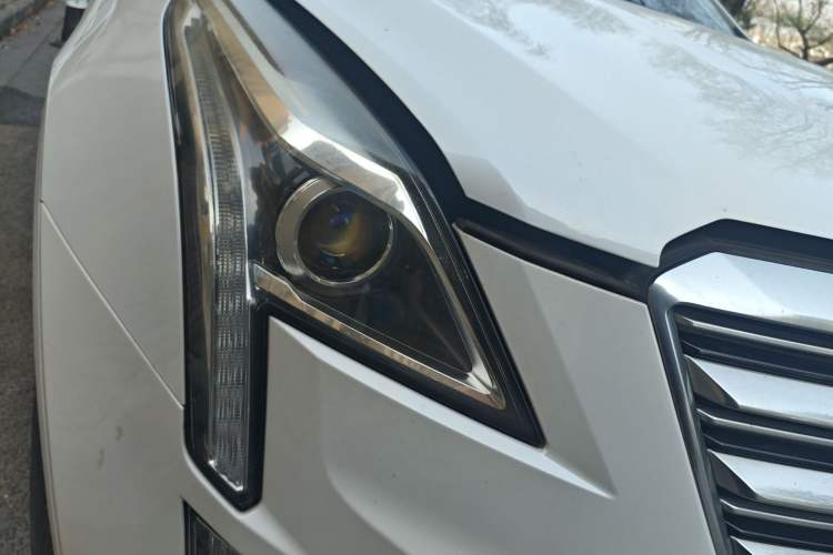 Used Cadillac XT5 2018 25T Luxury Model Right Front Headlight