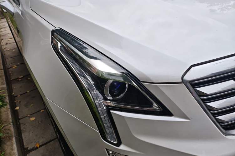 Used Cadillac XT5 2018 25T Luxury Model Right Front Headlight